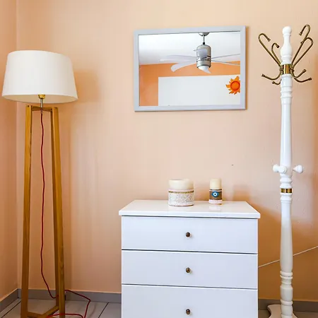 Front Beautiful Family House Nyaraló *