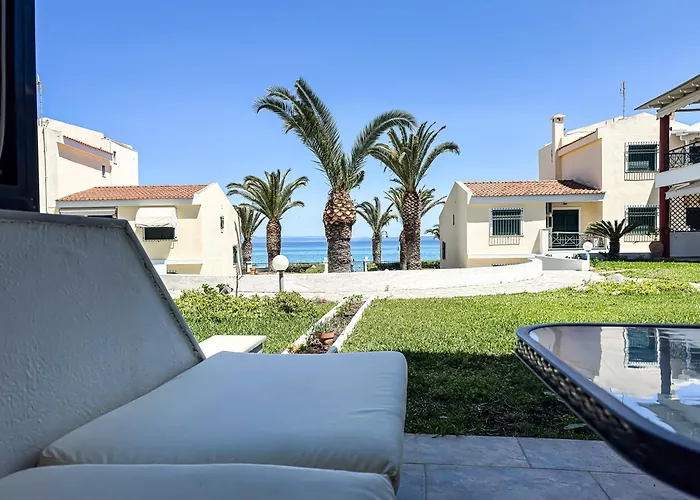 Front Beautiful Family House Hébergement de vacances Pefkochori