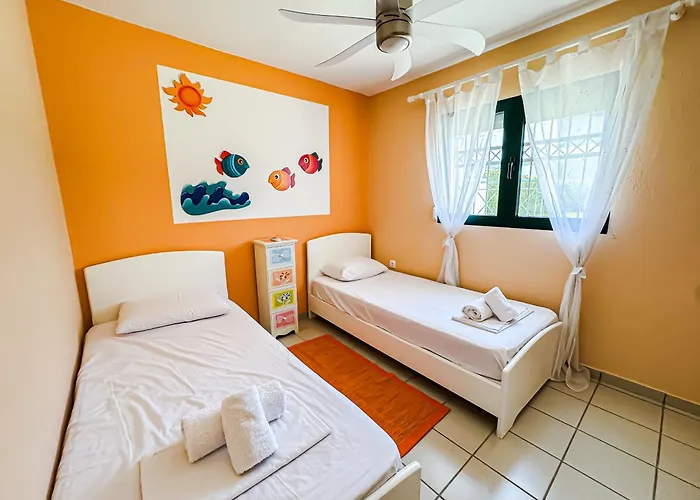 Front Beautiful Family House Hébergement de vacances *