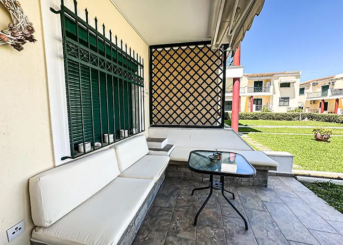 Front Beautiful Family House * Pefkochori