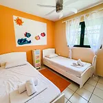 Front Beautiful Family House 度假居 *