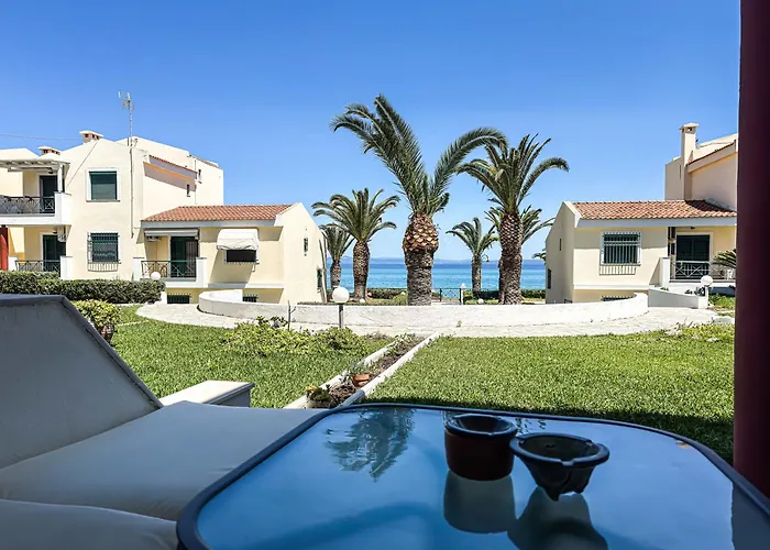 Front Beautiful Family House Casa vacanze Pefkochori